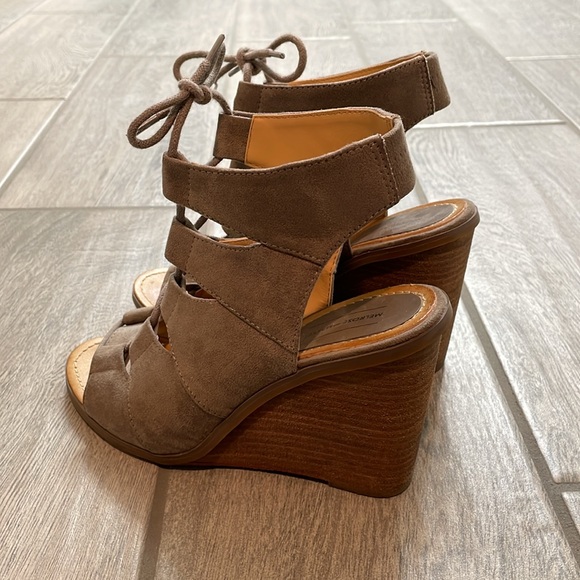 Melrose and Market Wedge Heels - Picture 4 of 9